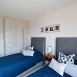 Estilo Minimalista Frente Arena Y Parque Fundidora