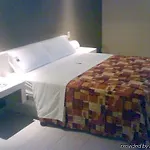 Hotel 402