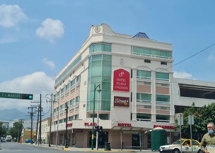 Hotel Plaza Calzada