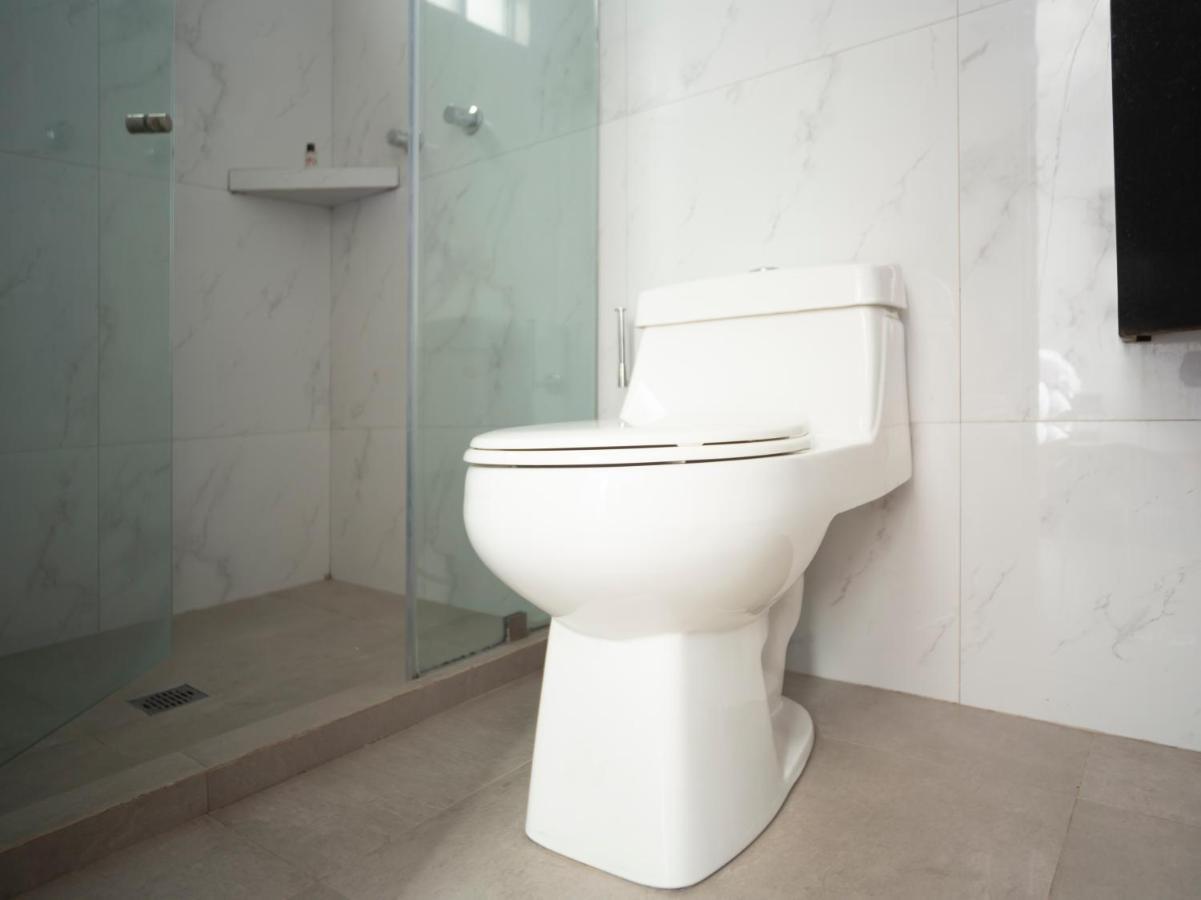 Adhoc Express Hotel 2*