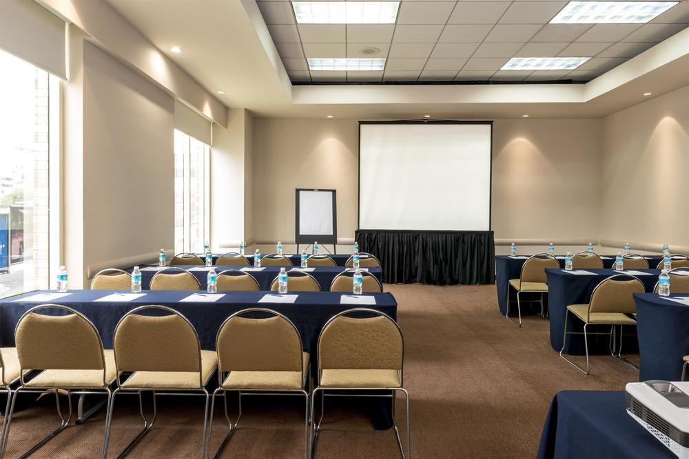 Four Points By Sheraton Galerias Hotel