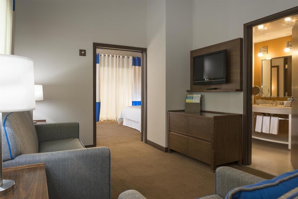 Hotel Four Points By Sheraton Galerias 5*