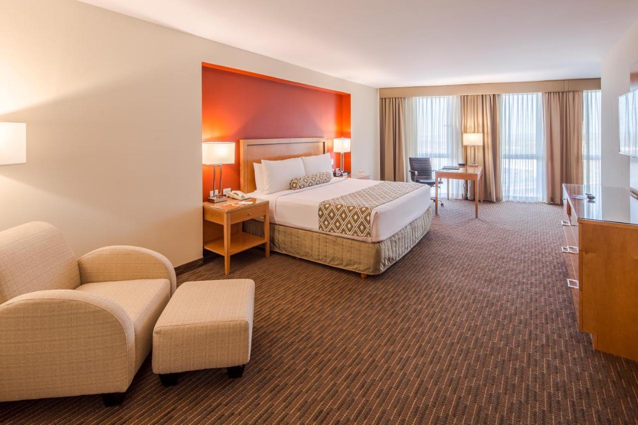 Crowne Plaza Aeropuerto, An Ihg Hotel 5*