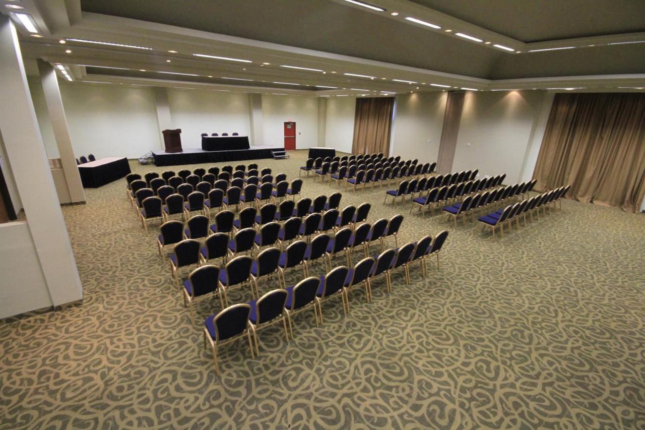 Hotel Crowne Plaza Aeropuerto, An Ihg 5*
