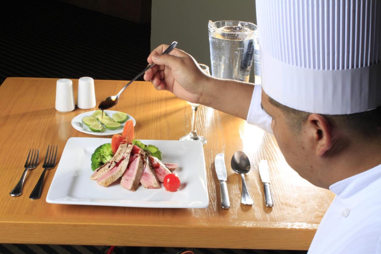 Hotel Crowne Plaza Aeropuerto, An Ihg