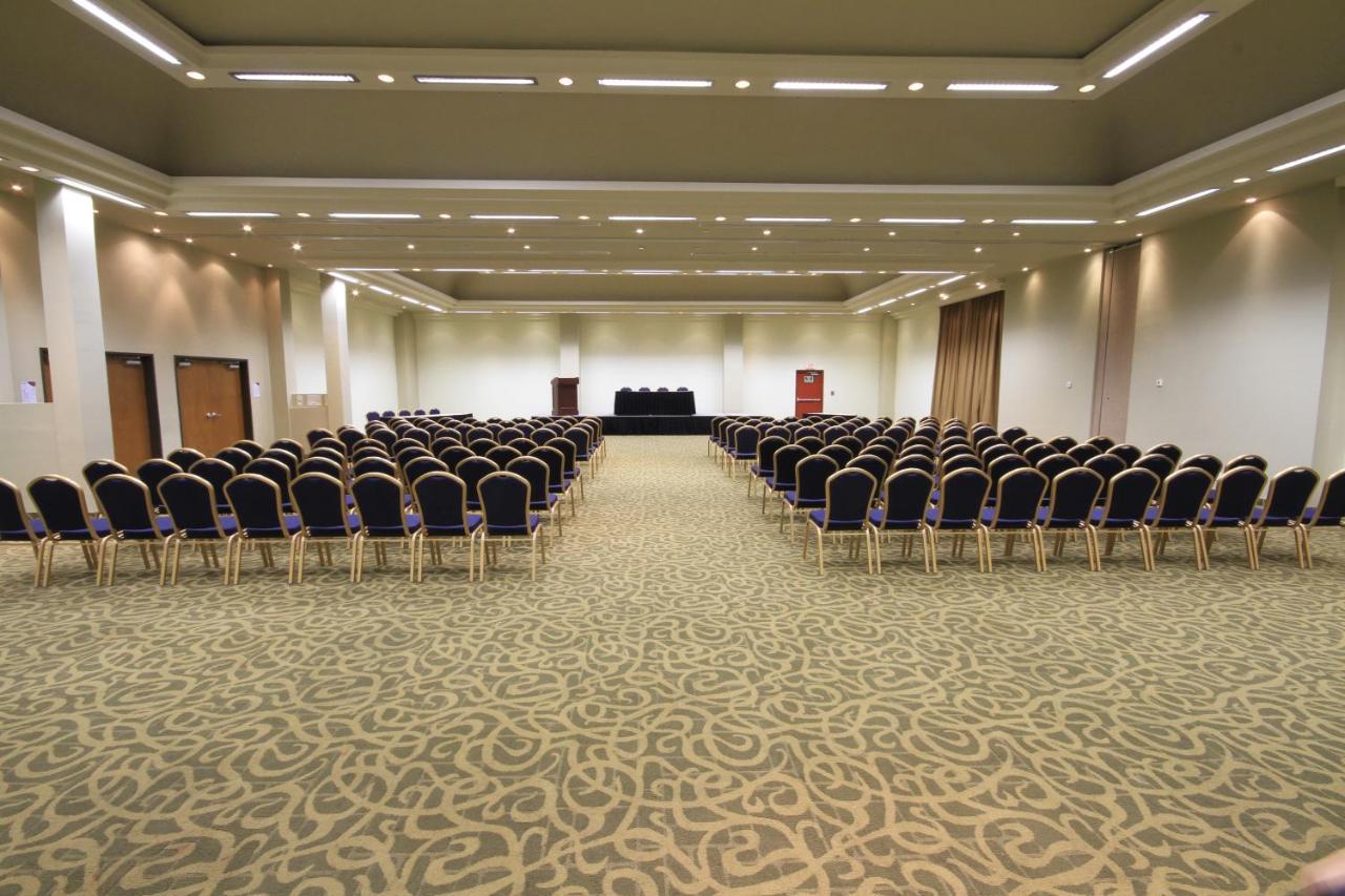 Crowne Plaza Aeropuerto, An Ihg Hotel 5*