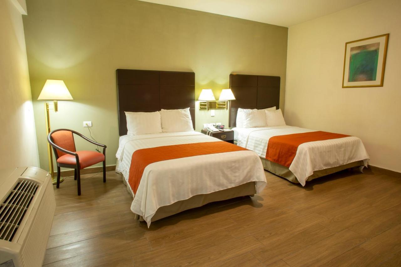 Plaza Calzada Hotel 3*