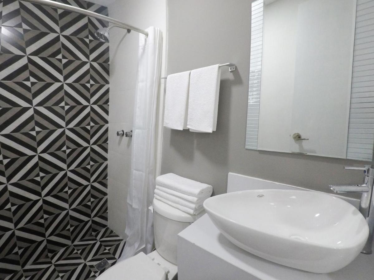Hotel Casa Moderna Equipada 3 - Baño Afuera De La Habitación *