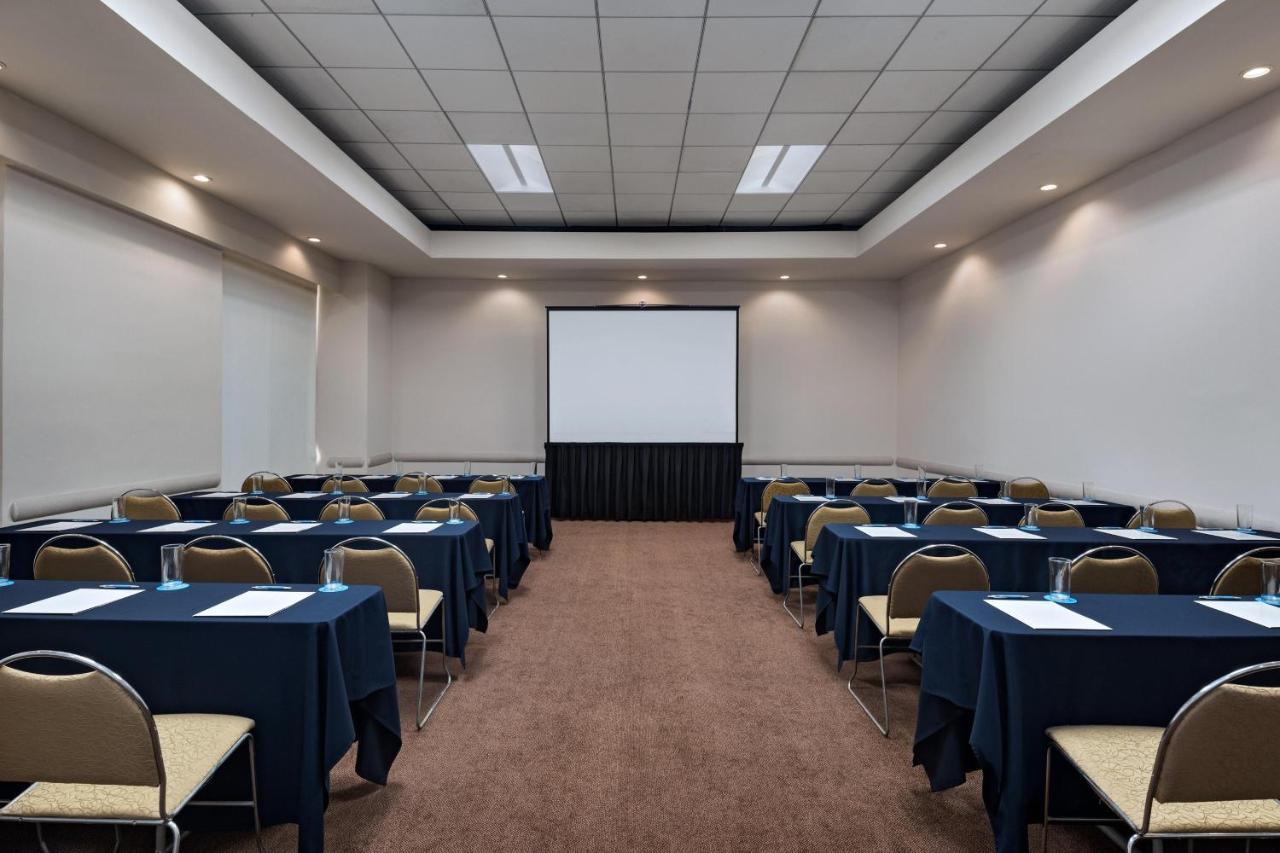 Four Points By Sheraton Galerias Hotel