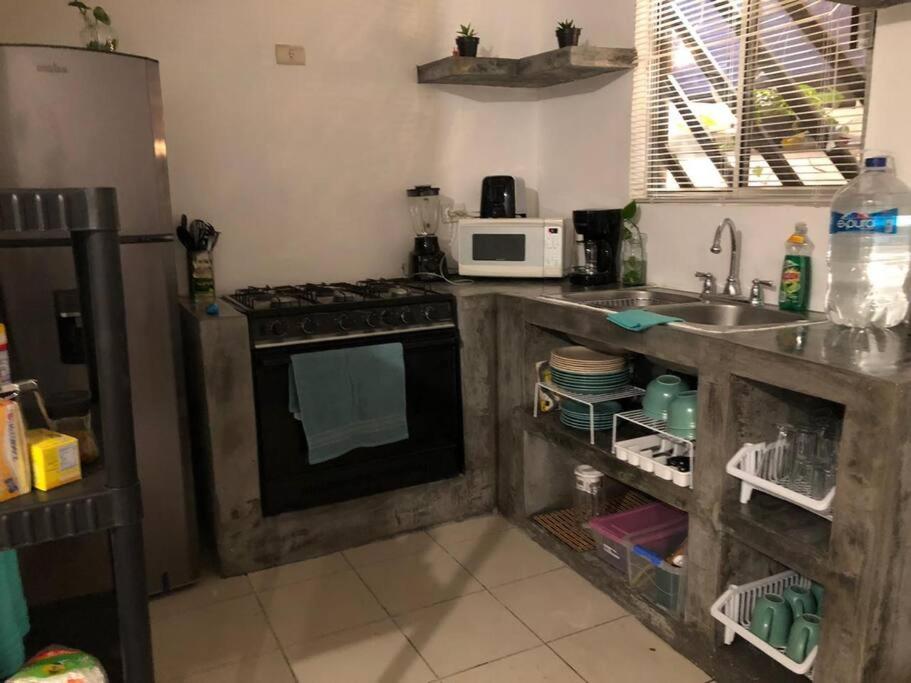 Comfortable And Private House 2 Bedrooms Wifi Parking Free Сasa de vacaciones *
