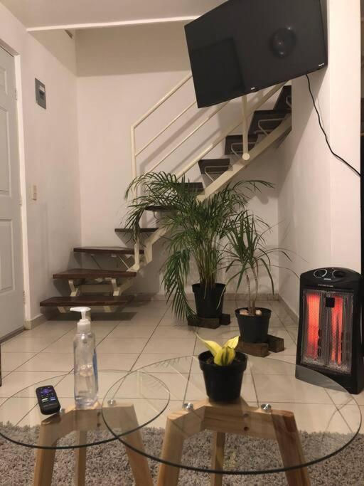Comfortable And Private House 2 Bedrooms Wifi Parking Free Сasa de vacaciones