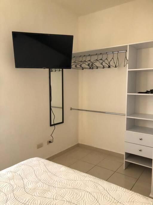 Comfortable And Private House 2 Bedrooms Wifi Parking Free Сasa de vacaciones