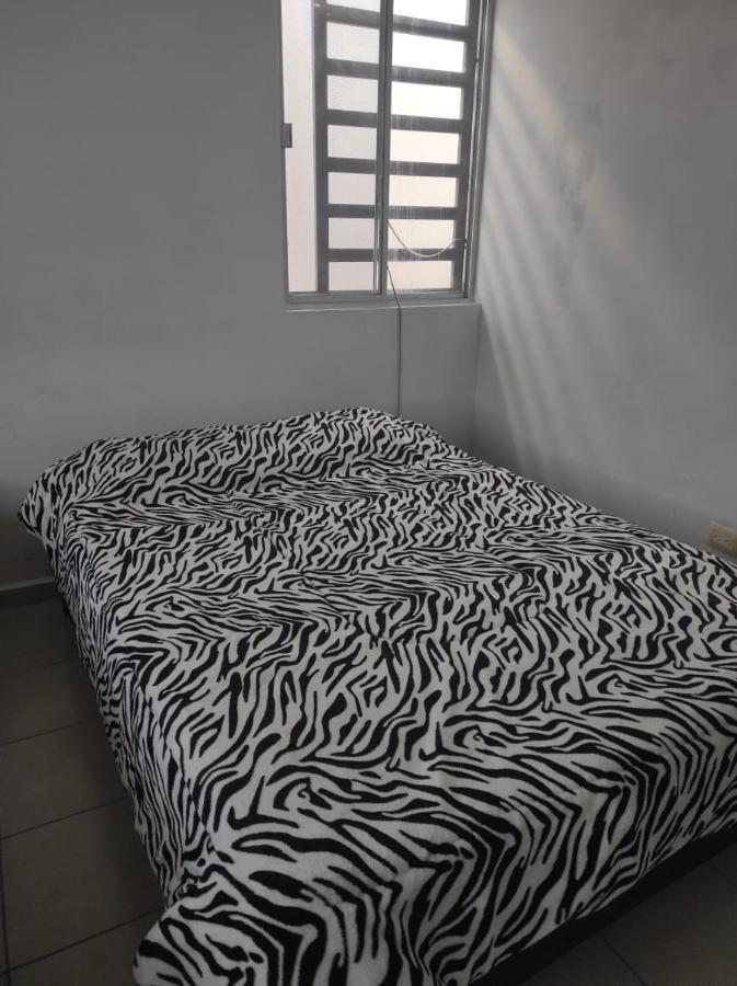 A 10 Min. Del Aeropuerto Internacional De Apartment *