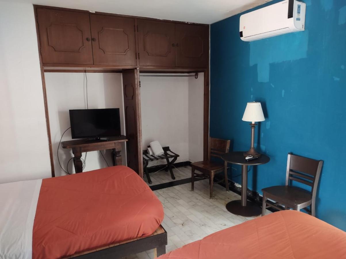 Antique Barrio Antiguo Hotel *