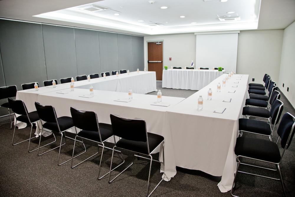 Express By Marriott Nuevo Sur Hotel 4*