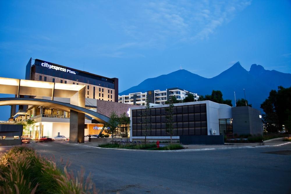 Hotel Express By Marriott Nuevo Sur 4*