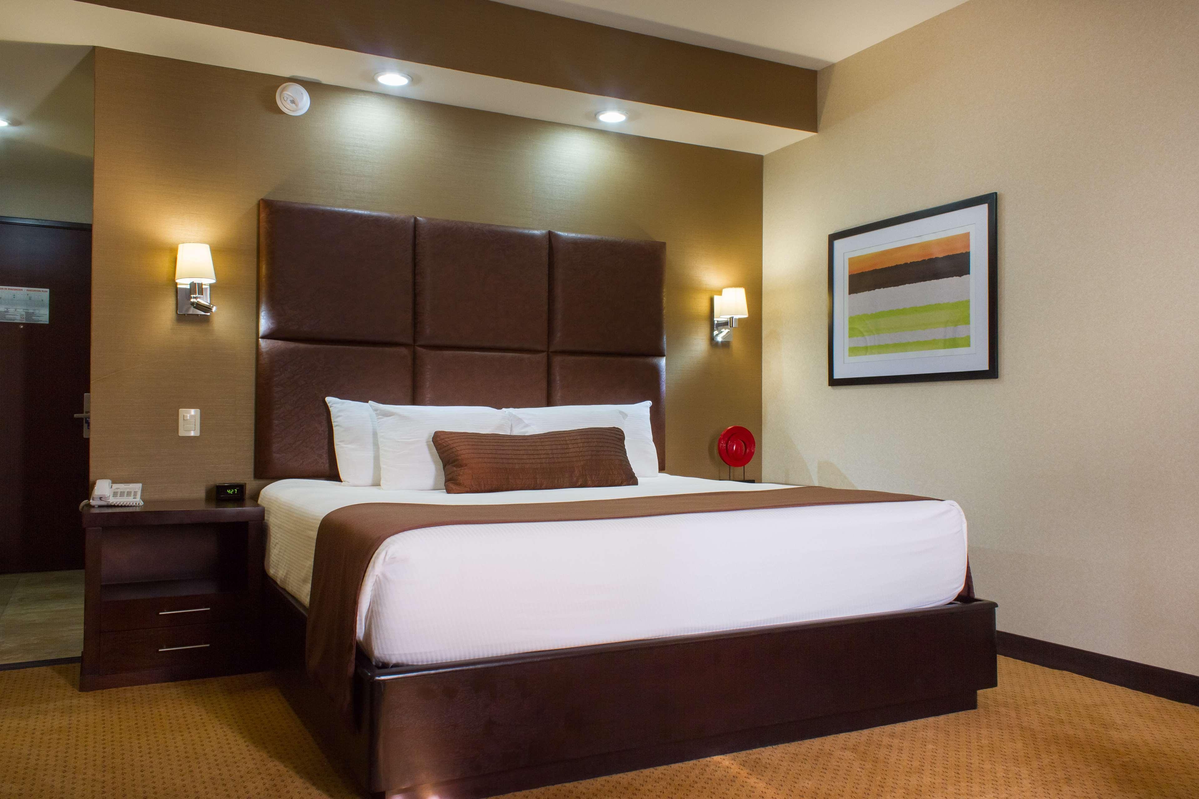 Hotel Western Premier Aeropuerto 5*