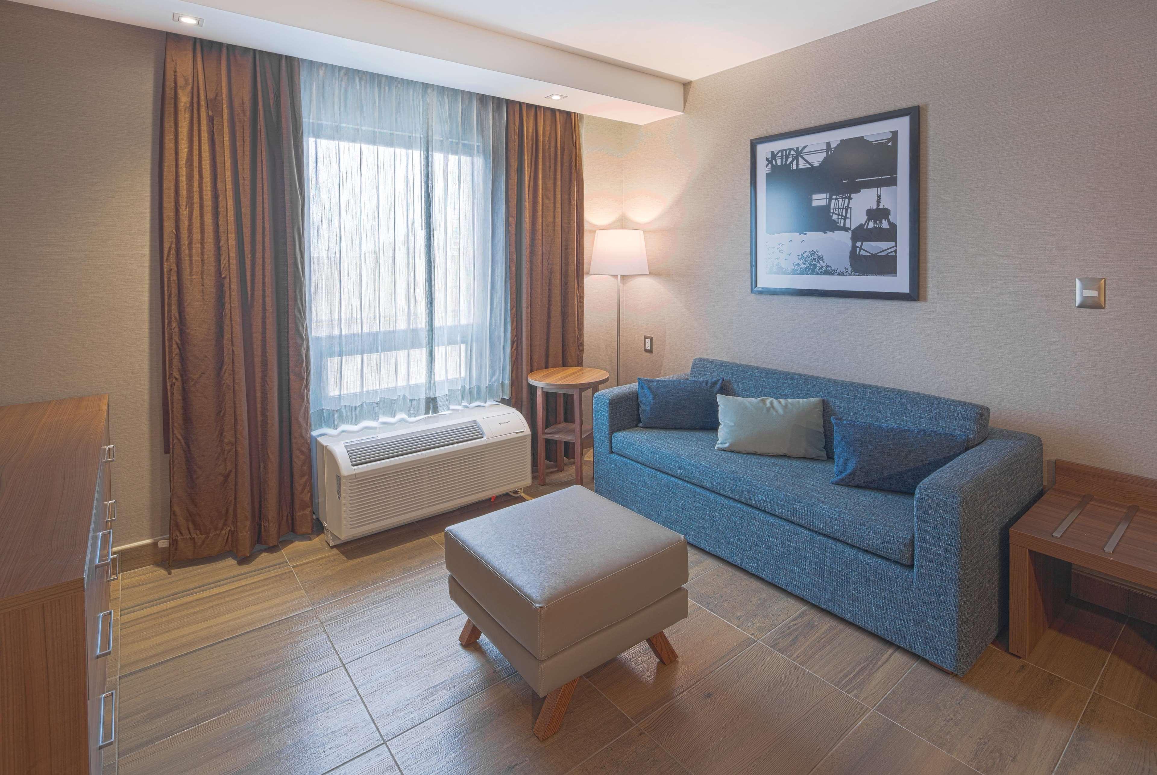 Hotel Hampton By Hilton Galerías 4*