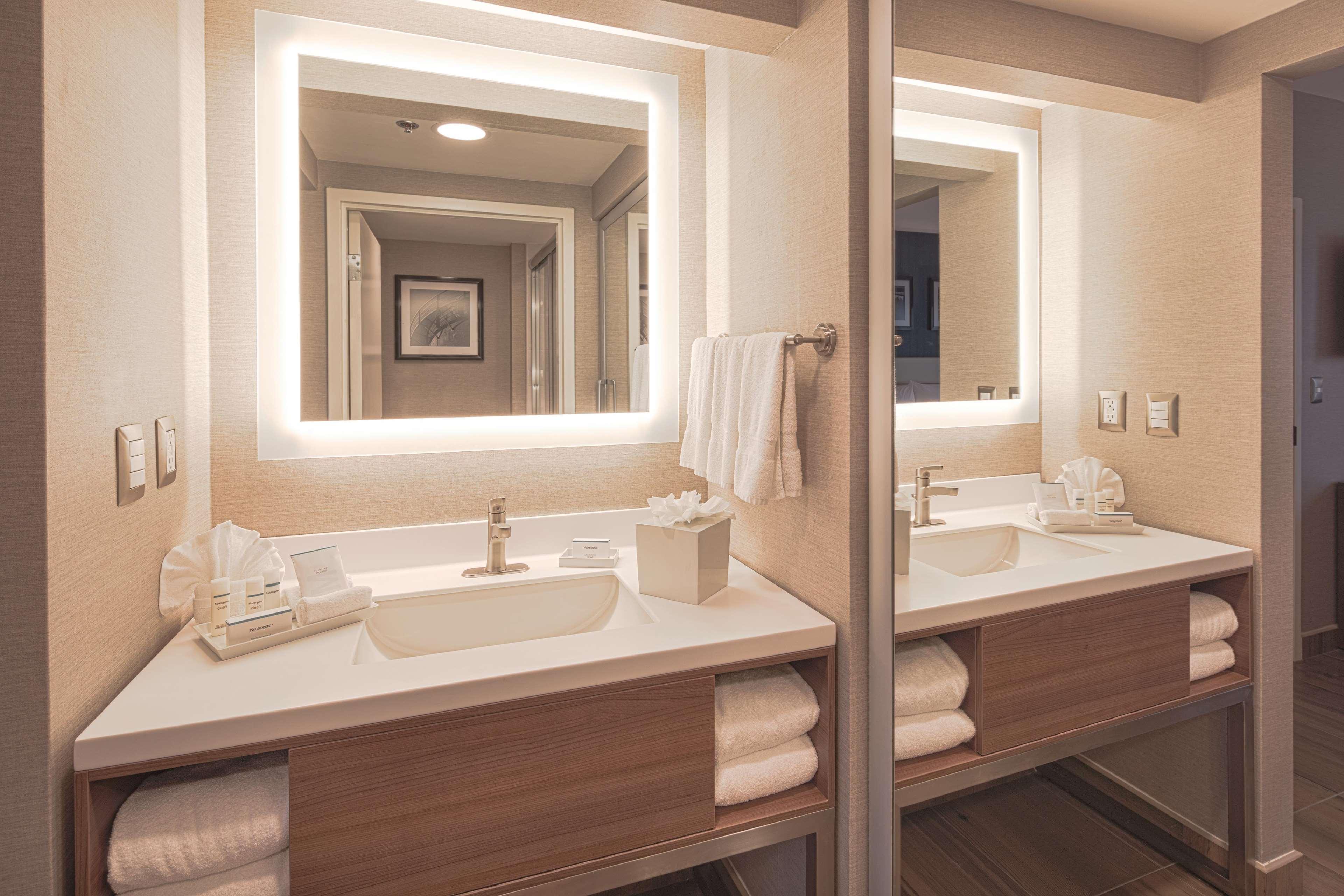 Hampton By Hilton Galerías Hotel 4*