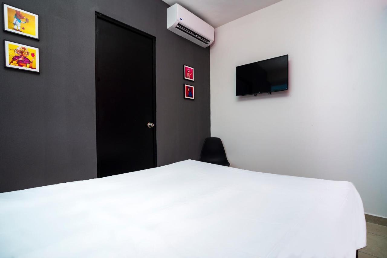 Adhoc Cintermex Hotel cápsula