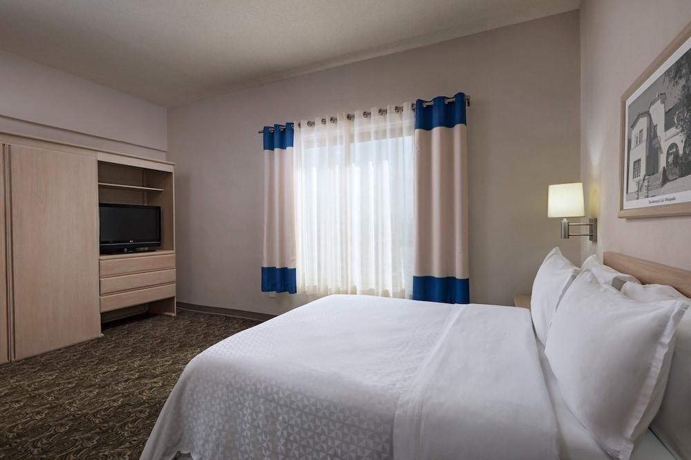 Hotel Four Points By Sheraton Galerias 5*