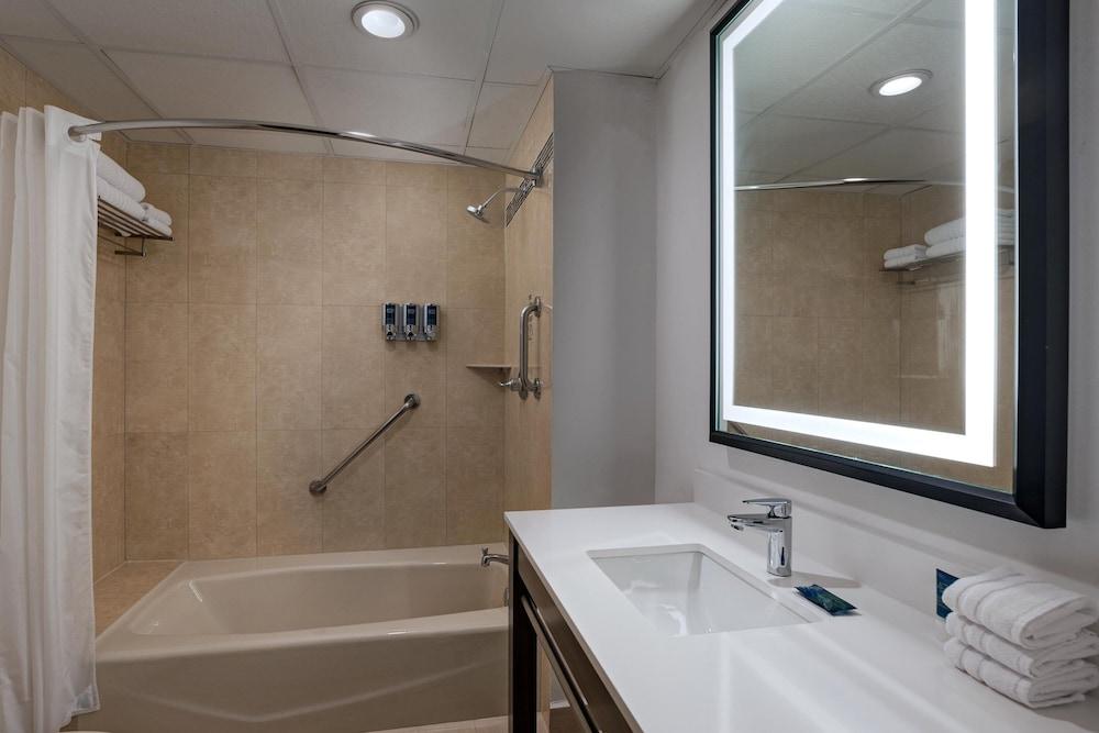 Four Points By Sheraton Galerias Hotel