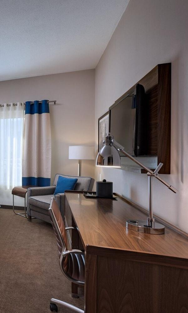Hotel Four Points By Sheraton Galerias 5*