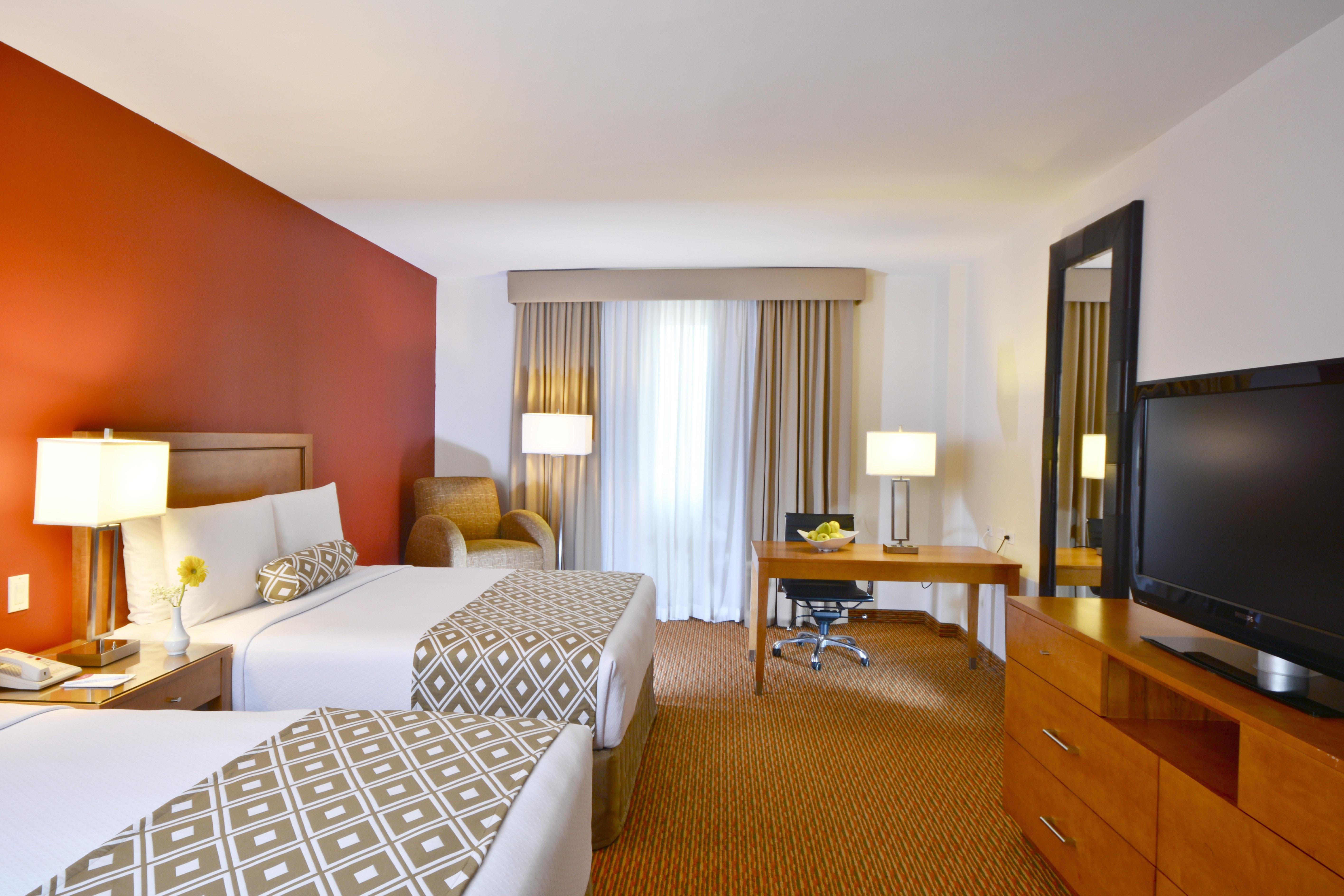 Hotel Crowne Plaza Aeropuerto, An Ihg