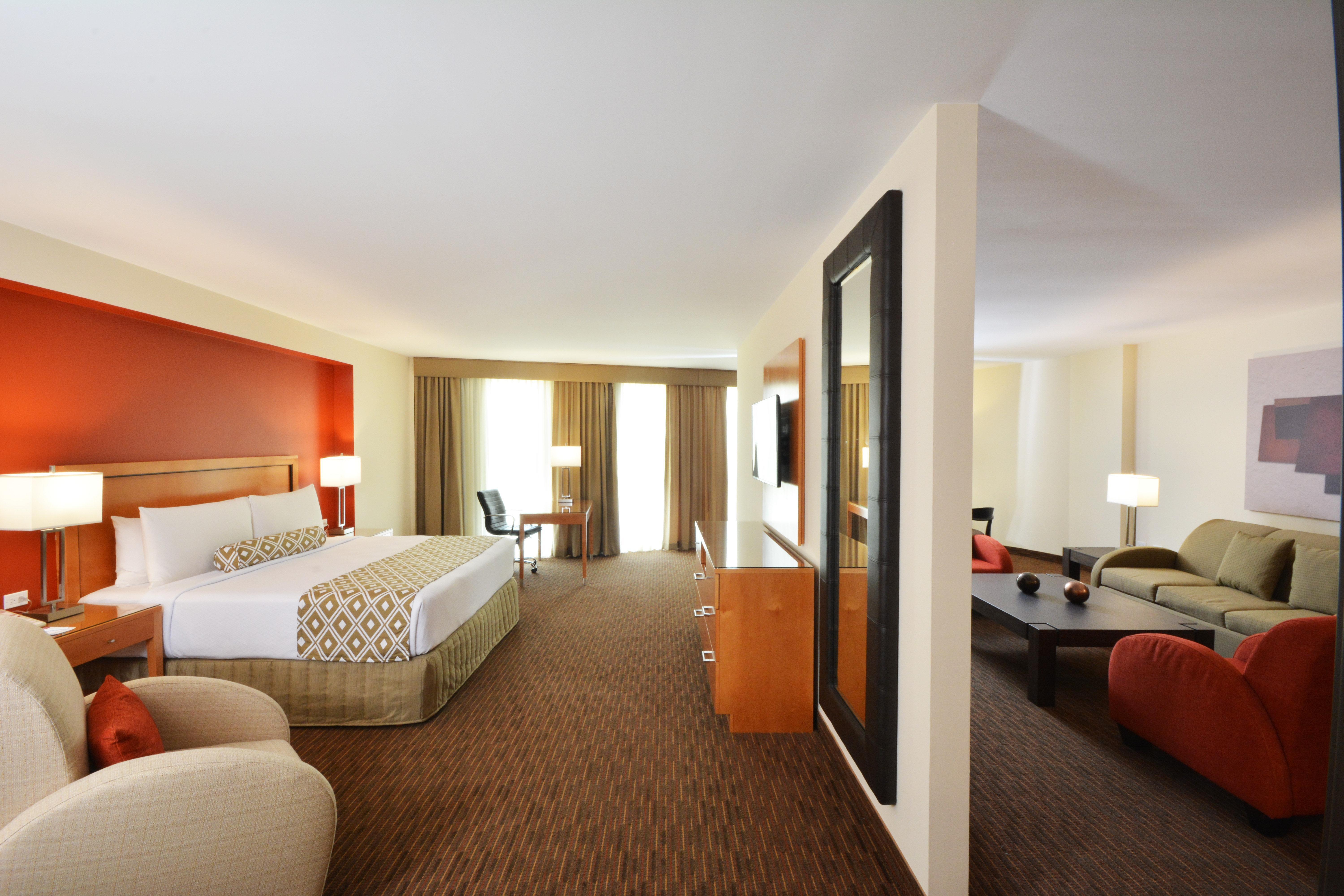 Hotel Crowne Plaza Aeropuerto, An Ihg