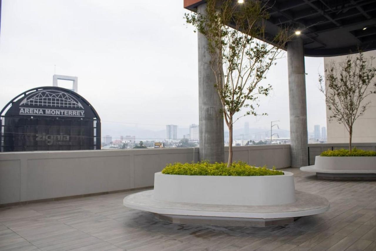 Luxury And Comfort, Parque Fundidora In Front Arena