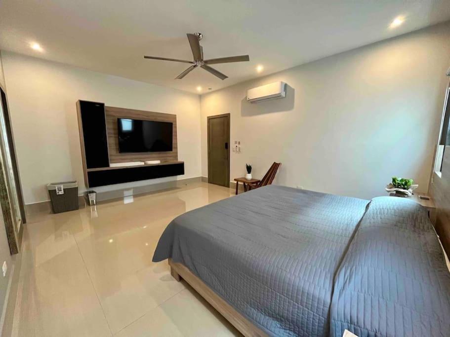 Amplia Casa De 5 Habitaciones, Estilo, Confort Y Diseno Unico Garantizados * Monterrey