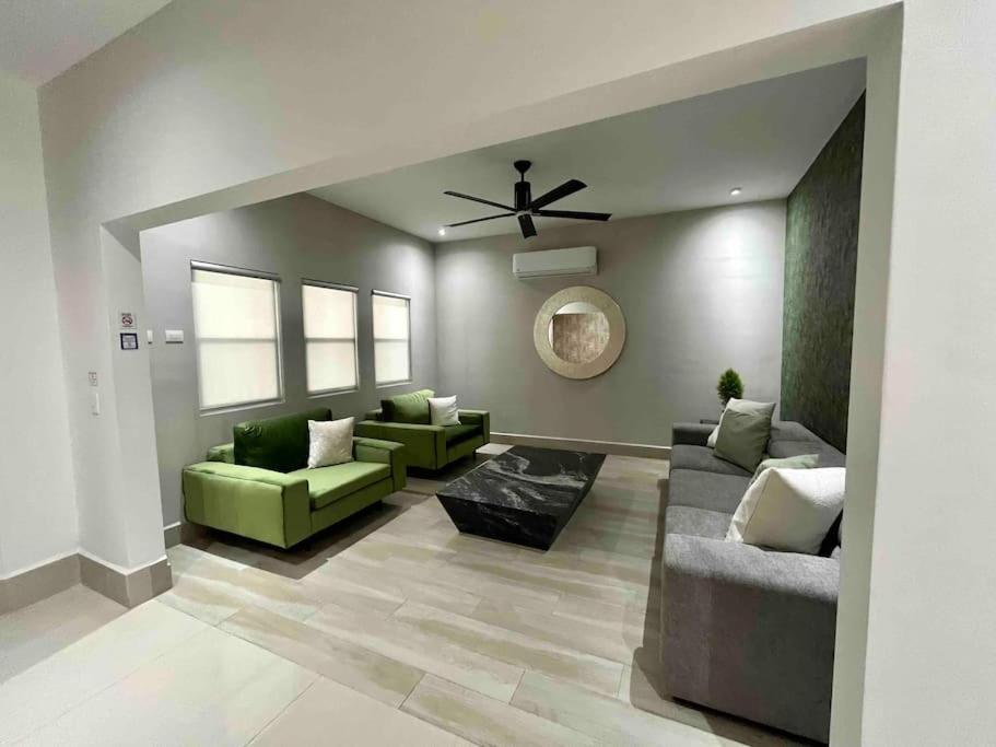 Amplia Casa De 5 Habitaciones, Estilo, Confort Y Diseno Unico Garantizados * Monterrey