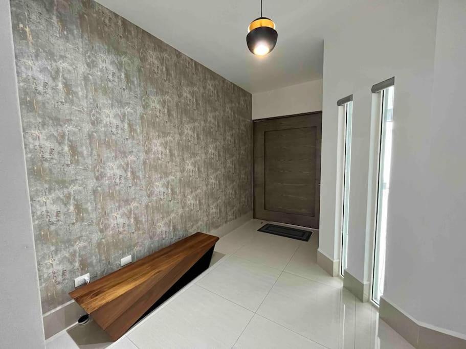 Amplia Casa De 5 Habitaciones, Estilo, Confort Y Diseno Unico Garantizados *