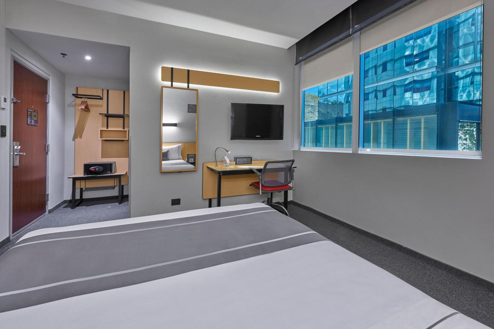 Hotel Express By Marriott Nuevo Sur 4*