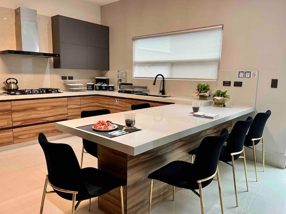Сasa de vacaciones Amplia Casa De 5 Habitaciones, Estilo, Confort Y Diseno Unico Garantizados Monterrey
