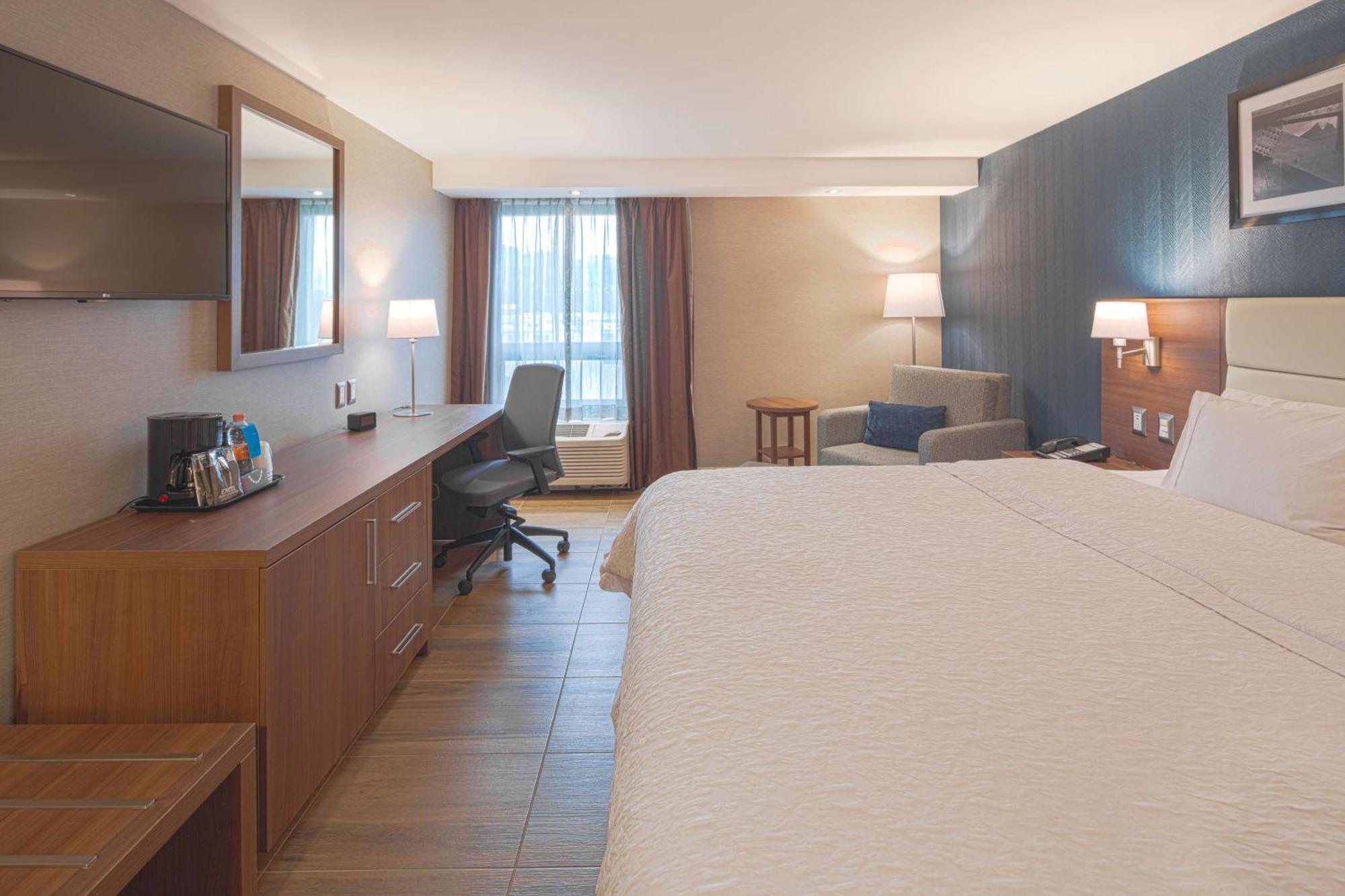 Hampton By Hilton Galerías Hotel