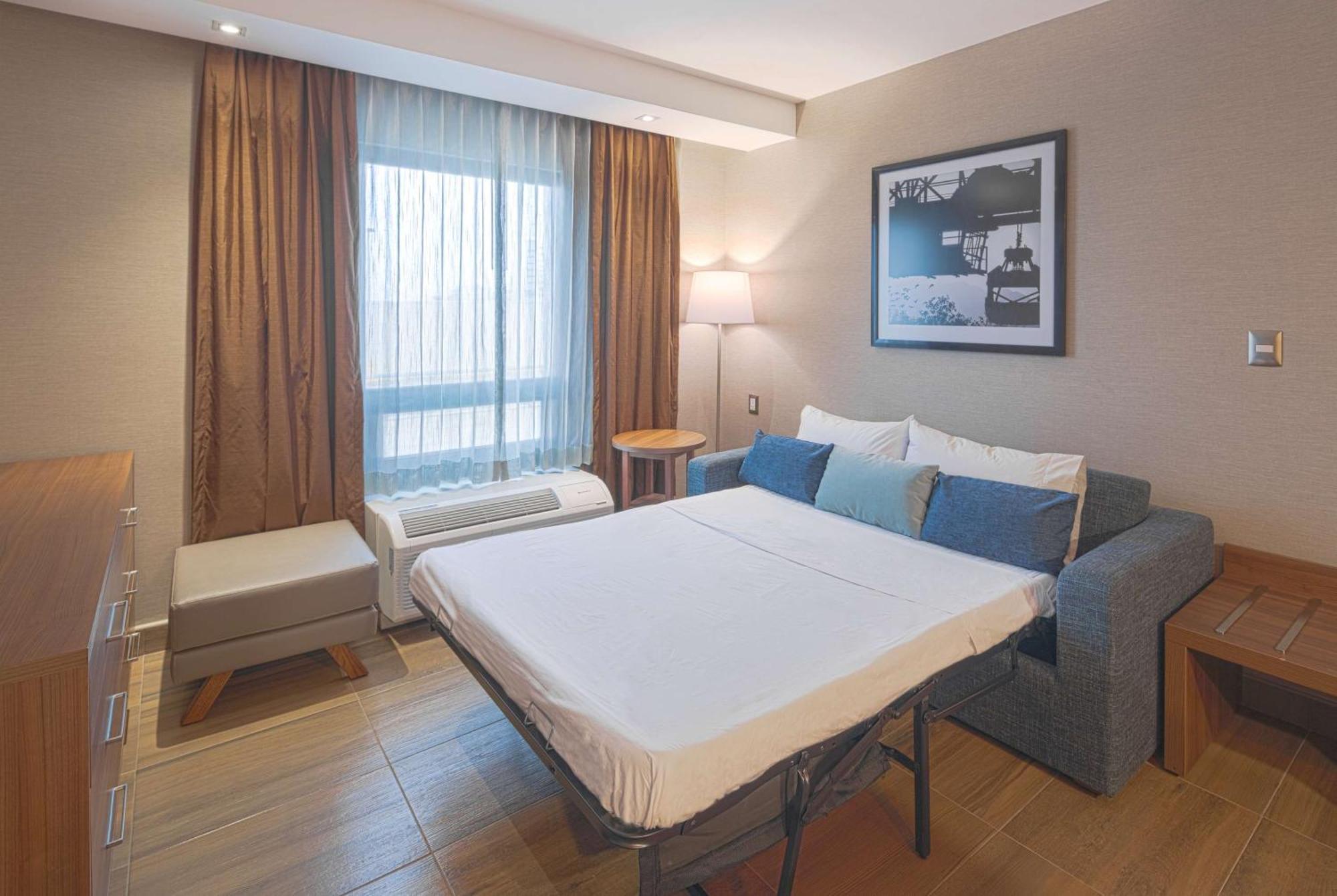 Hotel Hampton By Hilton Galerías 4*