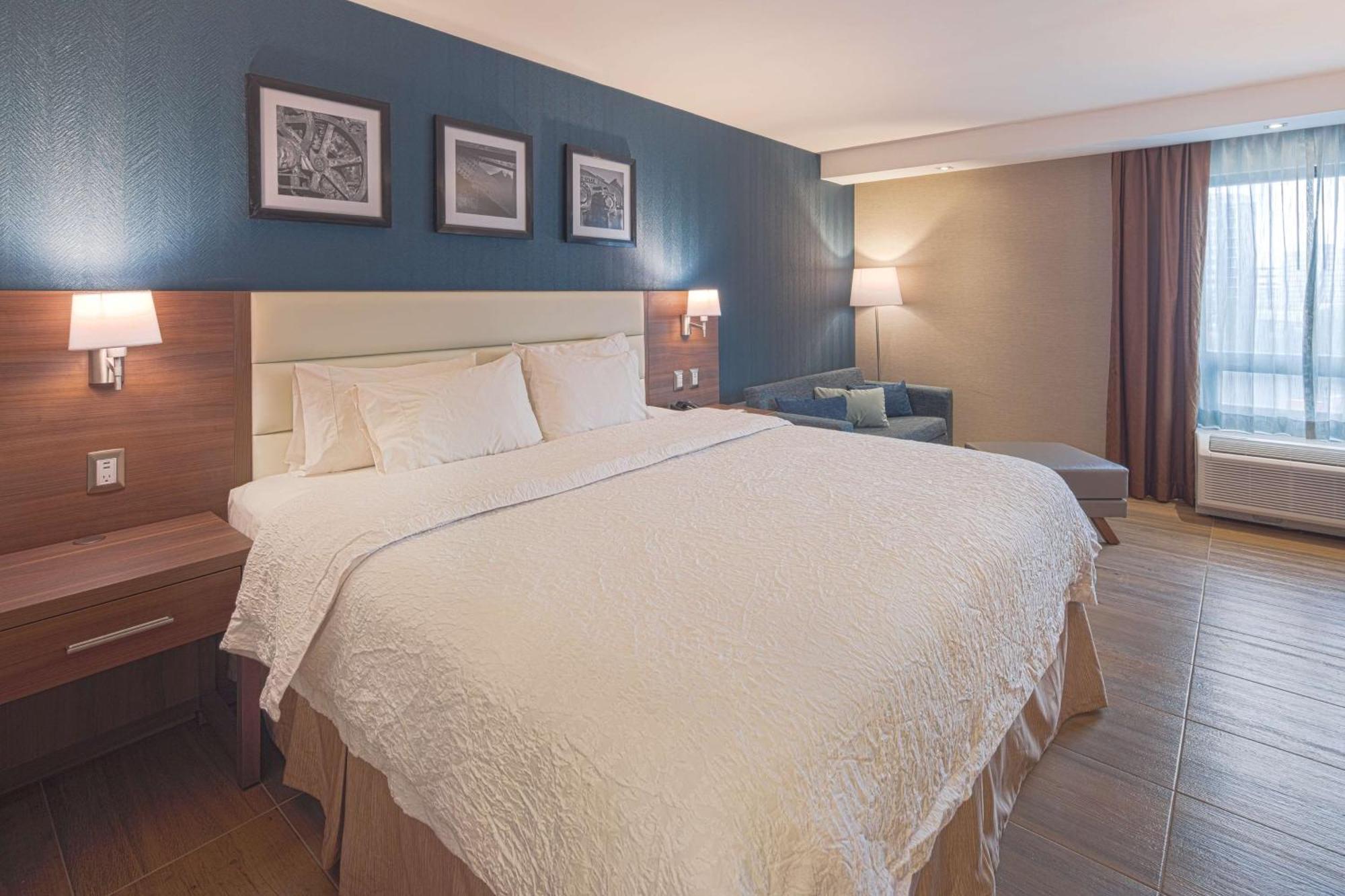 Hampton By Hilton Galerías Hotel 4*