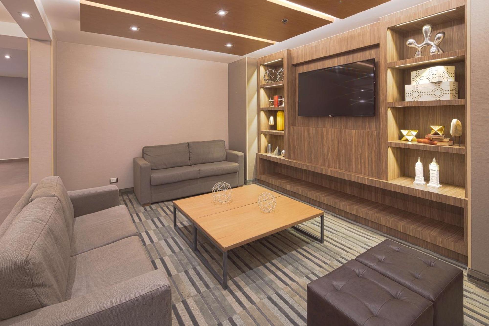 Hampton By Hilton Galerías Hotel 4*