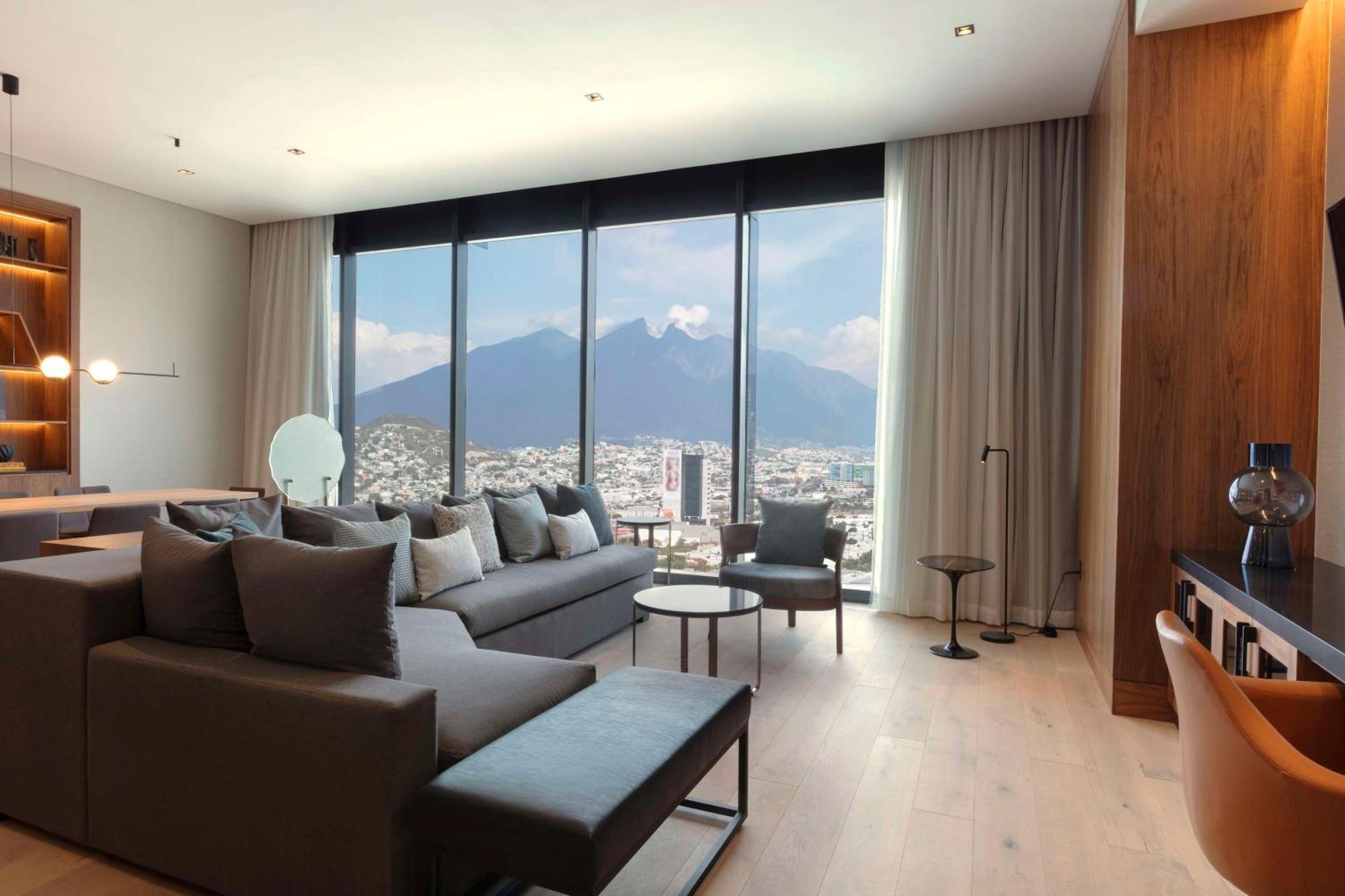 Hilton Valle 5* Monterrey