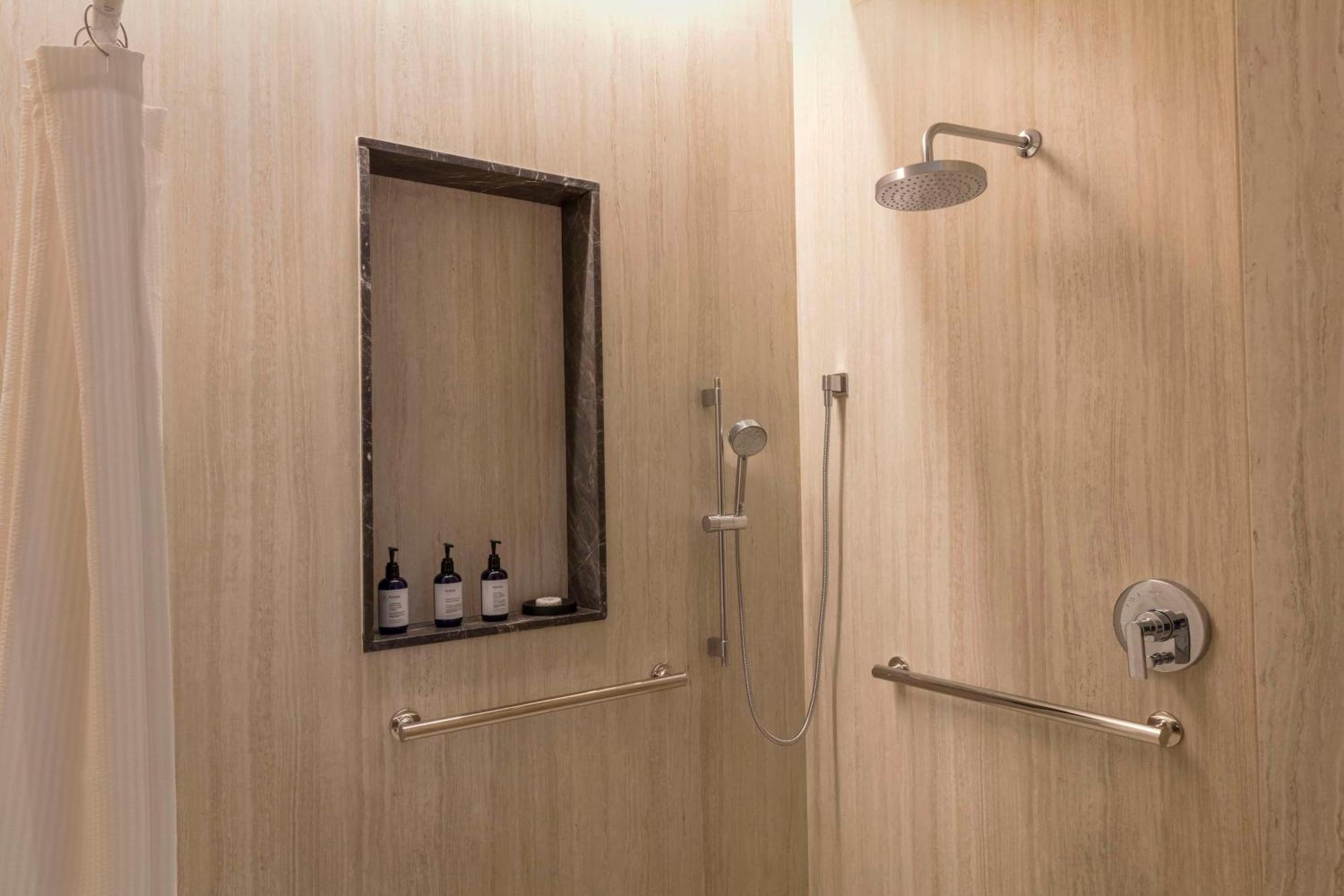 Hilton Valle Hotel 5*
