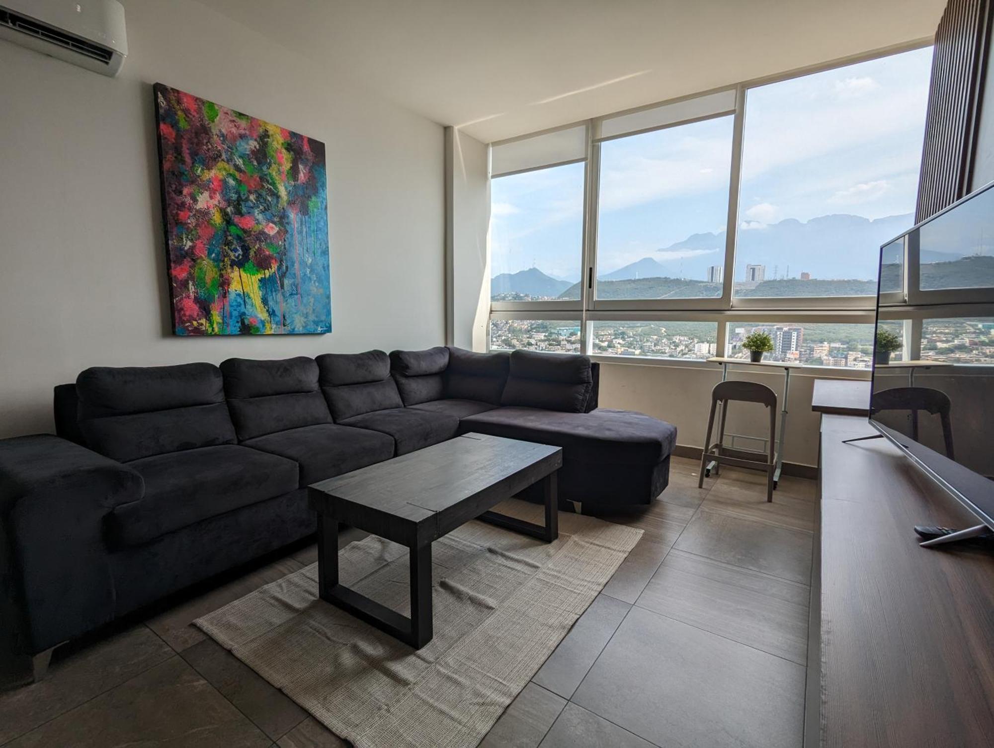 Stylish Panoramic Views Loft *