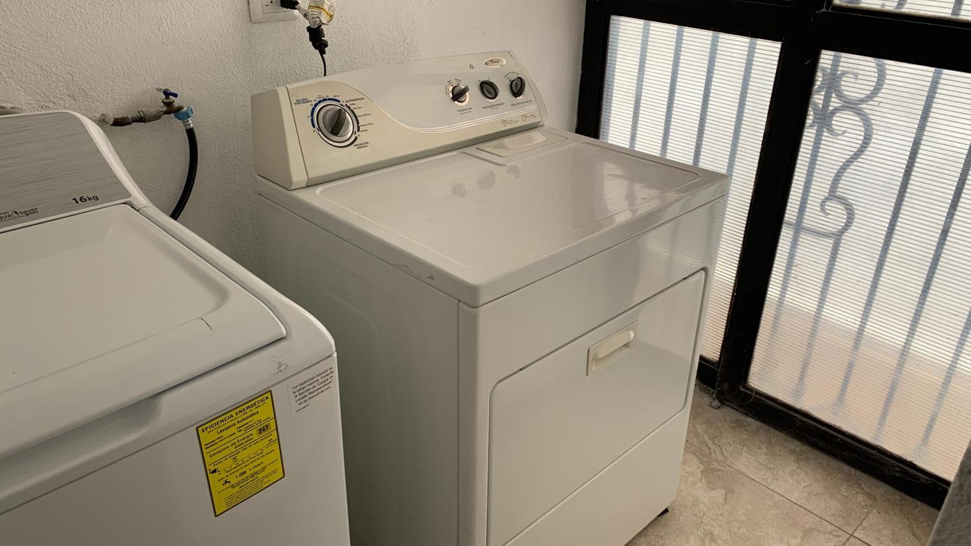 Spacious 4-bedroom House In Beautiful Ciudad General Escobedo With Wifi, Ac Сasa de vacaciones