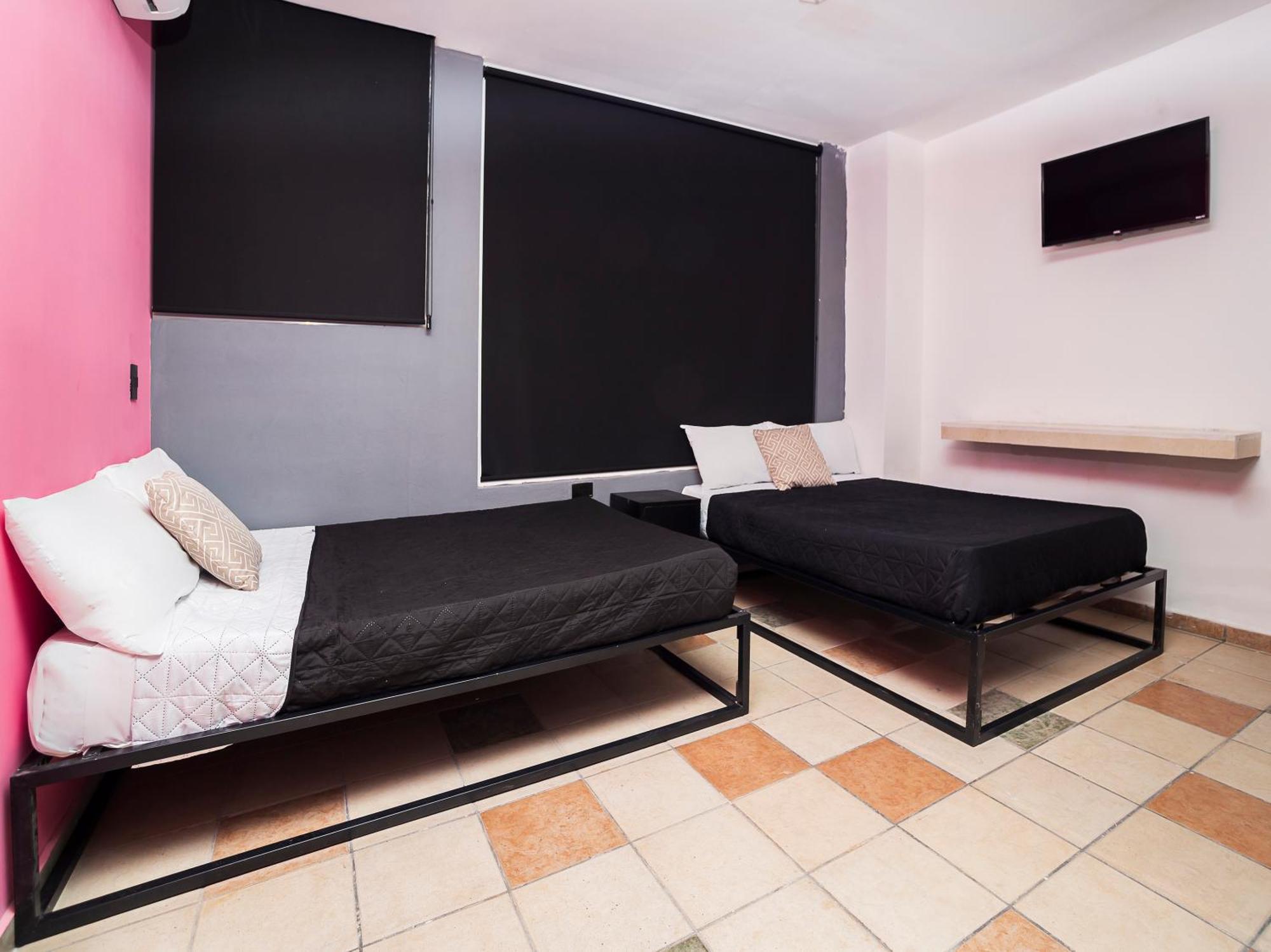 Adhoc Cintermex Hotel cápsula