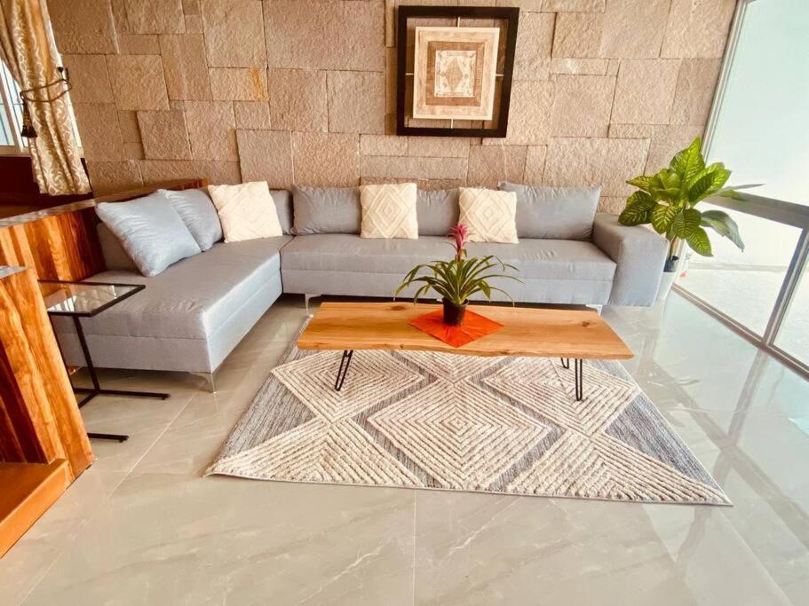Casa Luna * Monterrey
