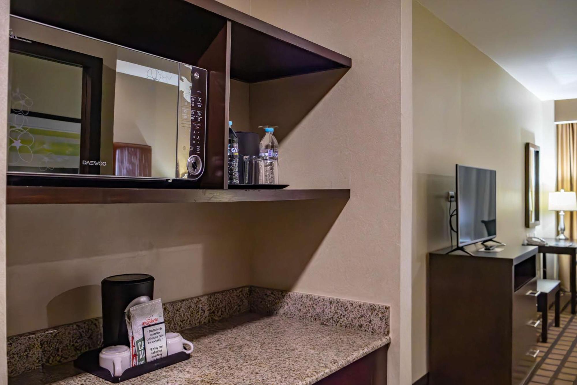 Hotel Western Premier Aeropuerto 5*
