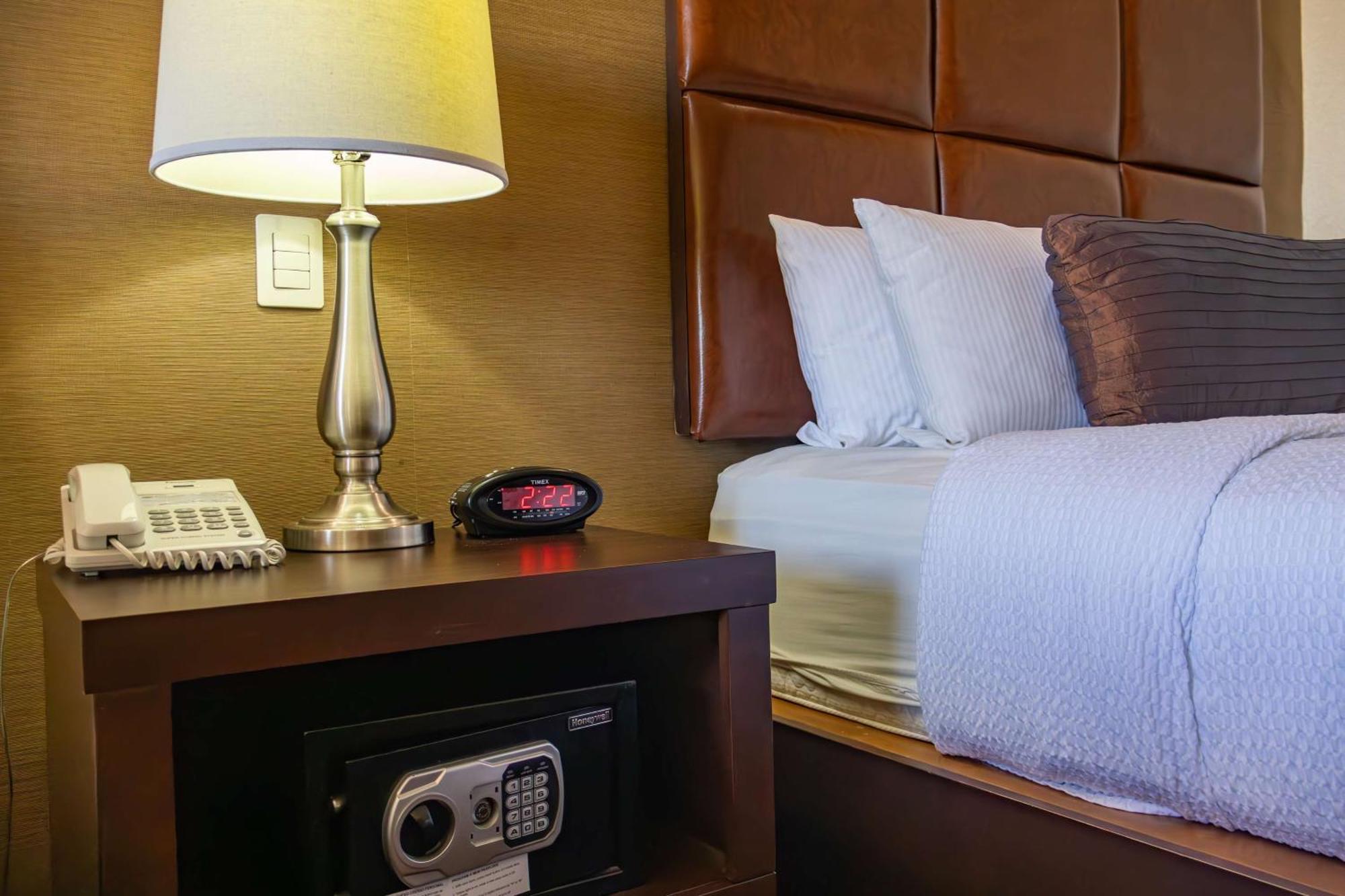 Western Premier Aeropuerto Hotel 5*