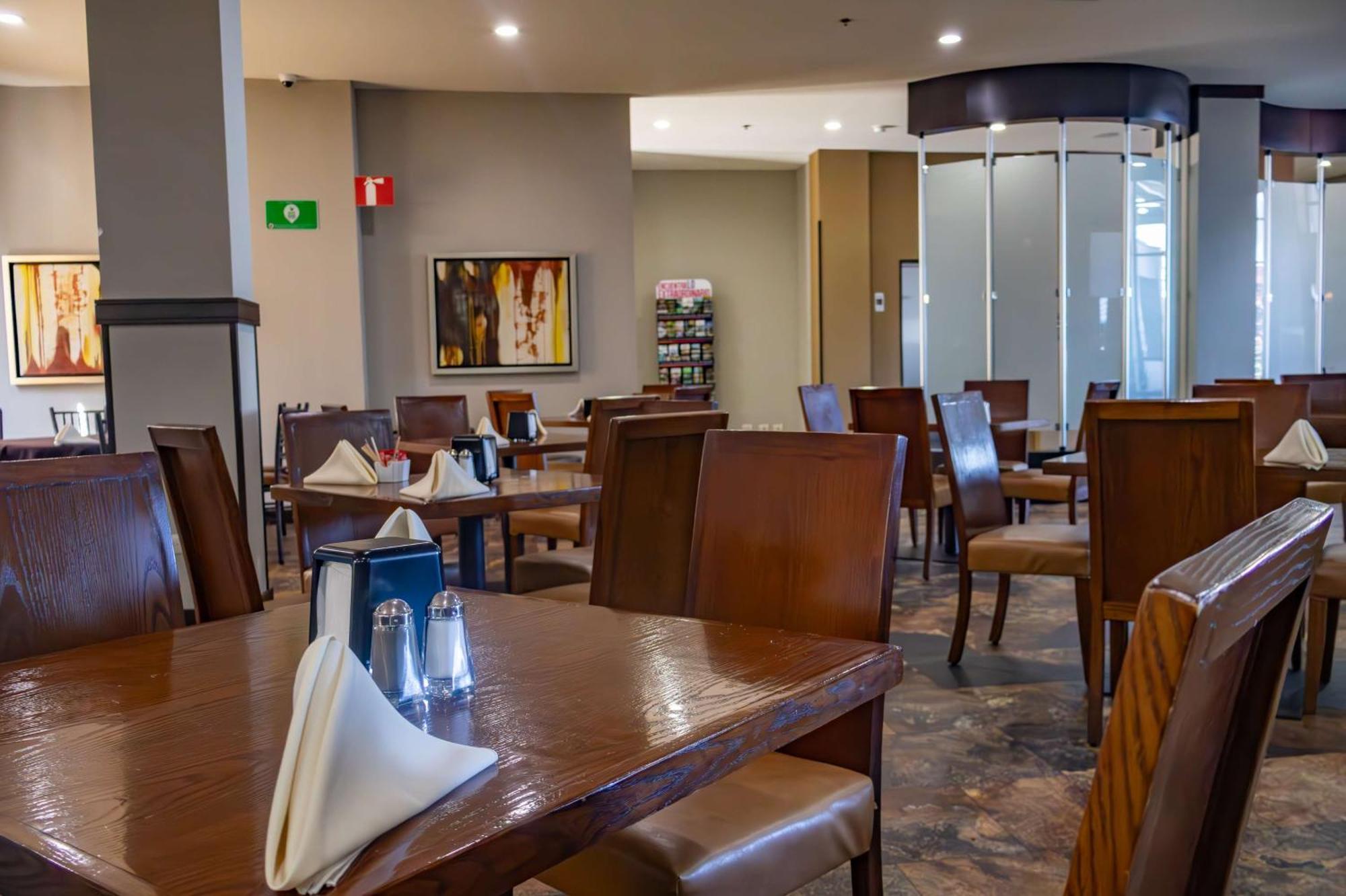 Western Premier Aeropuerto Hotel 5*