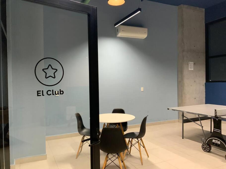 Estilo Minimalista Frente Arena Y Parque Fundidora *
