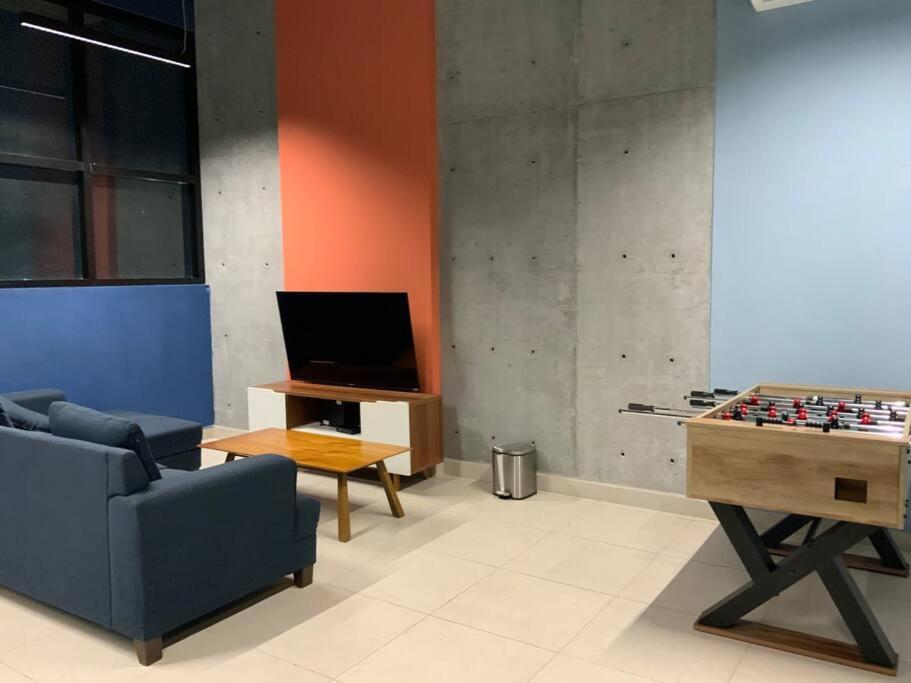 Estilo Minimalista Frente Arena Y Parque Fundidora *